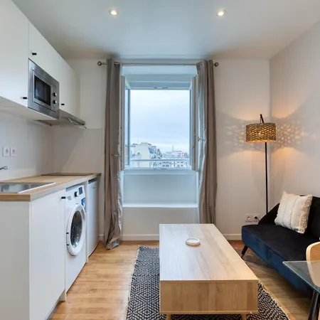 On Last Floor - Batignolles Apartment *
