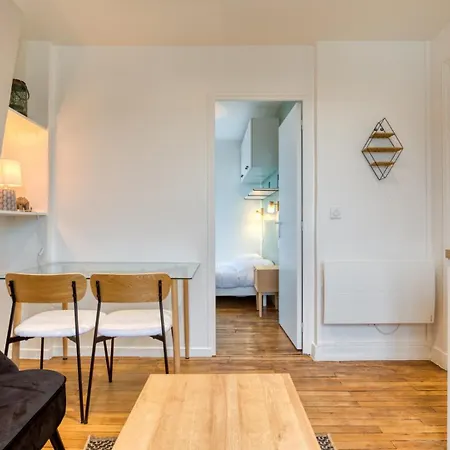On Last Floor - Batignolles Apartment